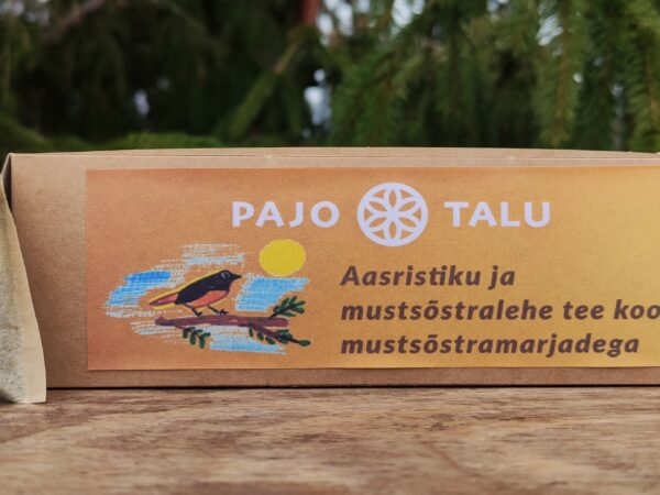 Aasristiku ja mustsõstralehe tee koos mustsõstramarjadega