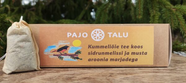 Kummeliõie tee koos sidrunmelissi ja musta aroonia marjadega