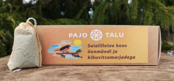 Saialilletee koos õunmündi ja kibuvitsamarjadega