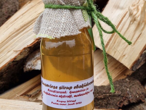 Kuusevõrse siirup ebaküdooniaga